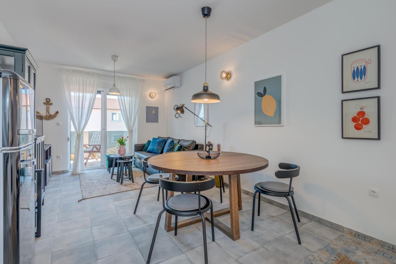 New And Chic Place Near Old Town Of Trogir Kültér fotó
