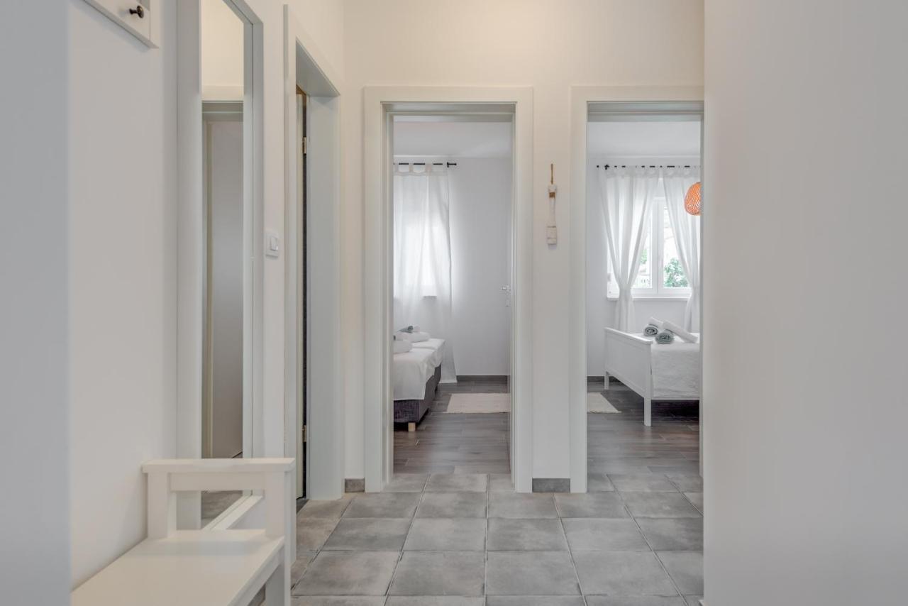 New And Chic Place Near Old Town Of Trogir Kültér fotó