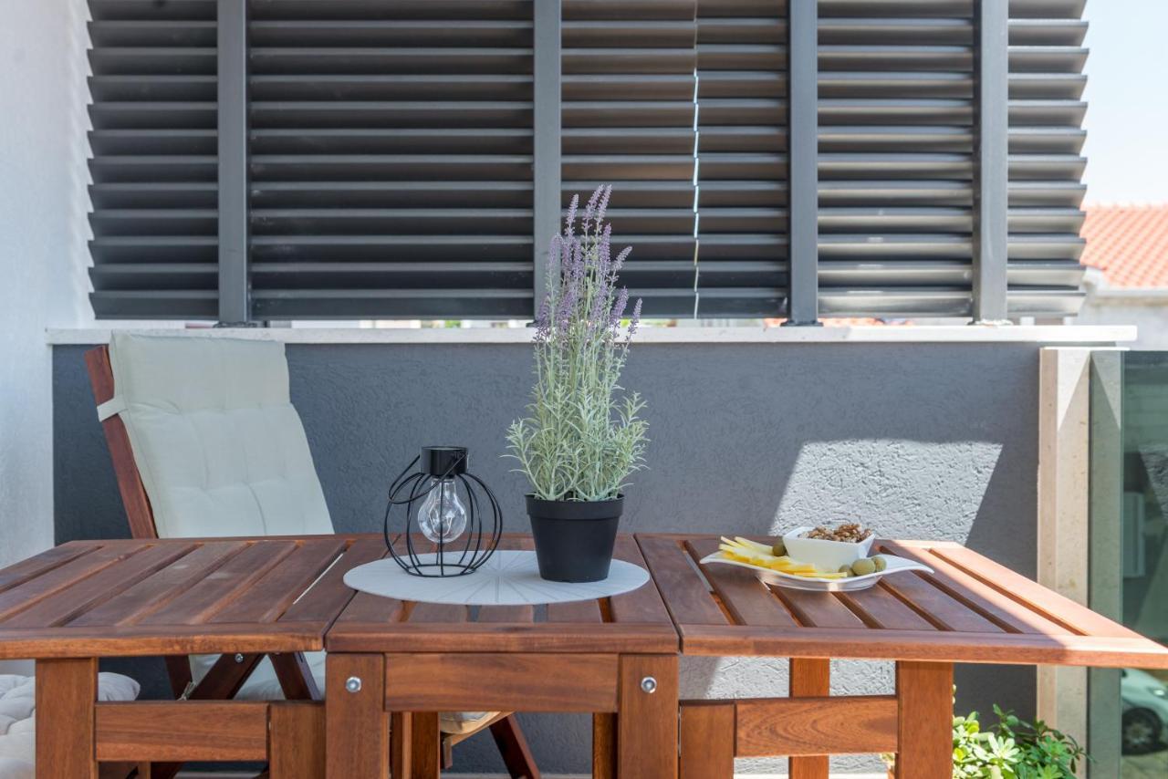 New And Chic Place Near Old Town Of Trogir Kültér fotó