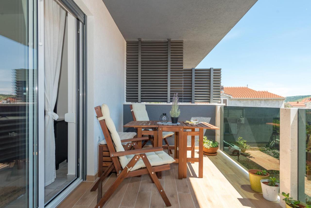 New And Chic Place Near Old Town Of Trogir Kültér fotó