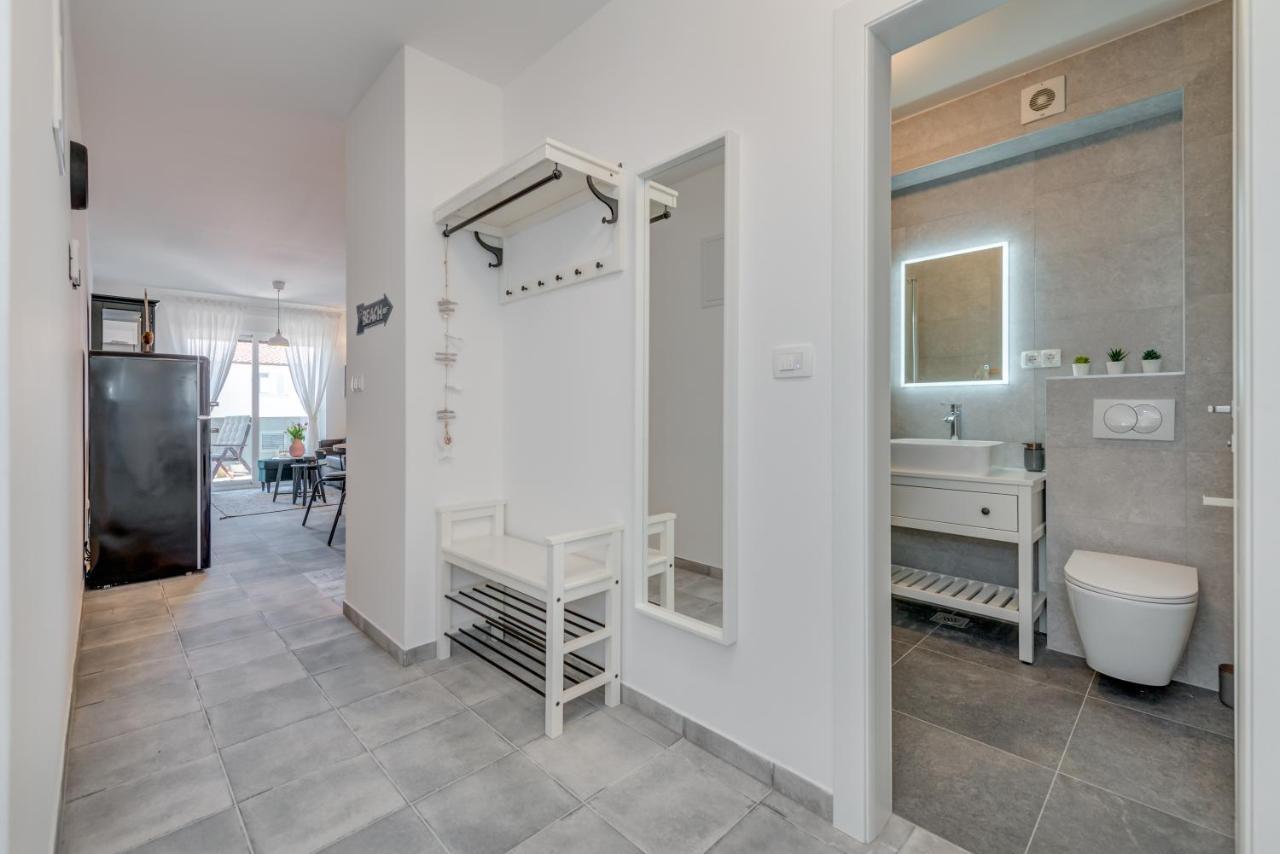 New And Chic Place Near Old Town Of Trogir Kültér fotó