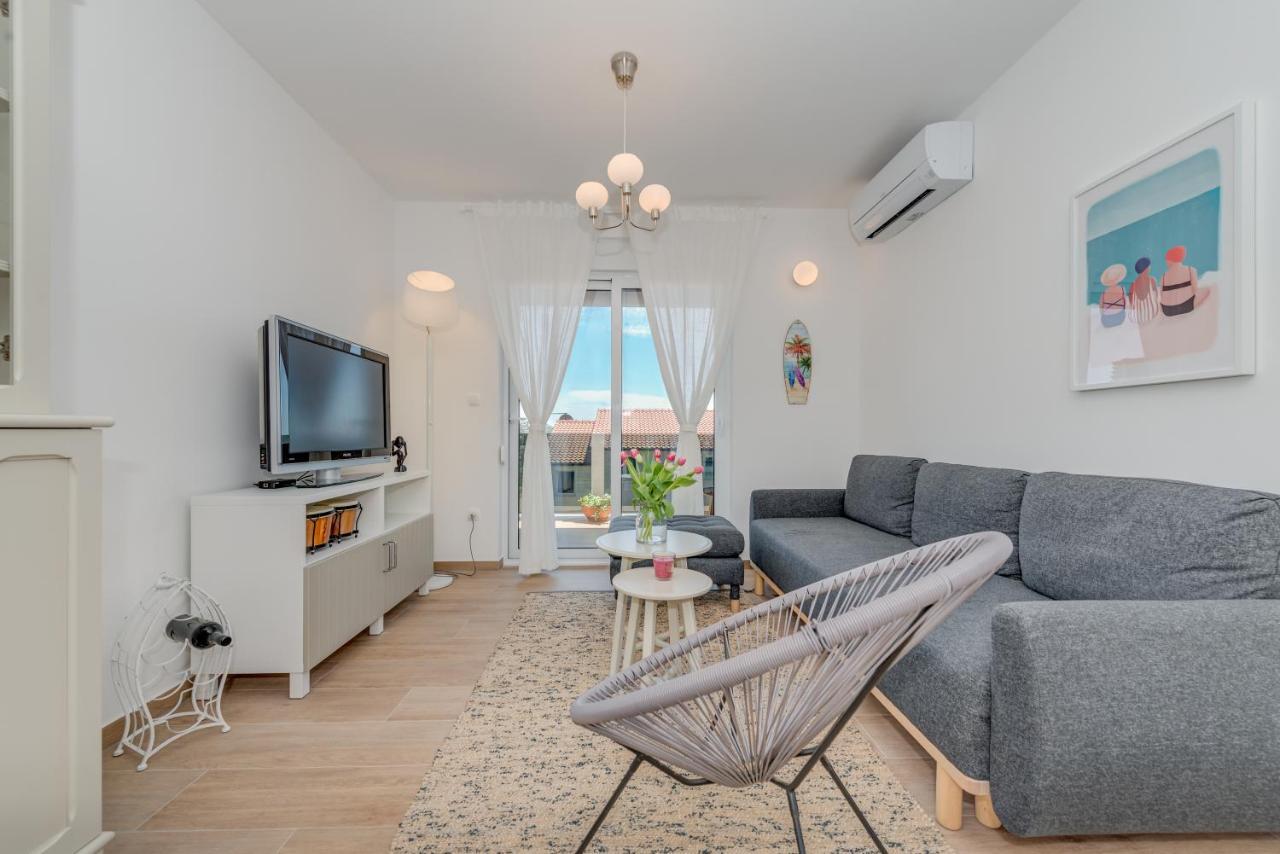New And Chic Place Near Old Town Of Trogir Kültér fotó