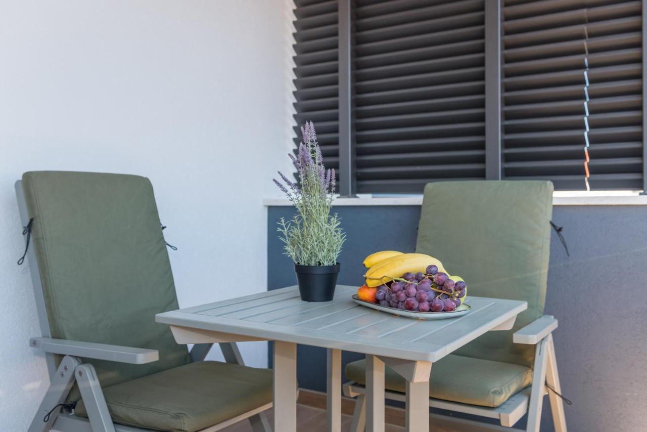 New And Chic Place Near Old Town Of Trogir Kültér fotó