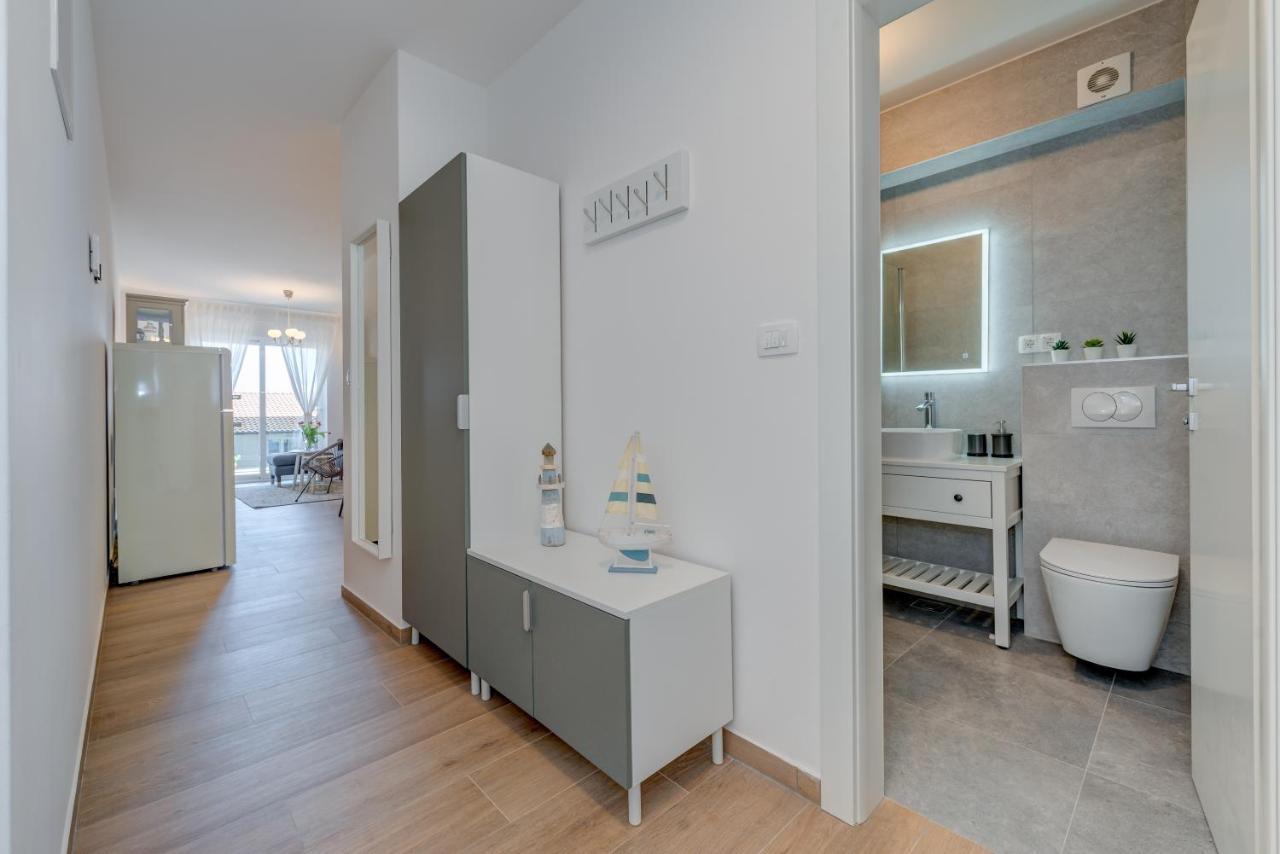 New And Chic Place Near Old Town Of Trogir Kültér fotó